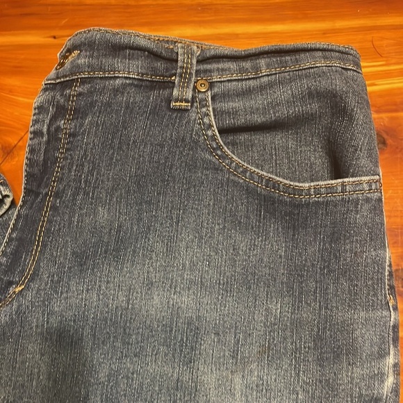 Size 14 Gloria Vanderbilt Amanda boot cut medium wash blue denim jeans - Picture 2 of 16